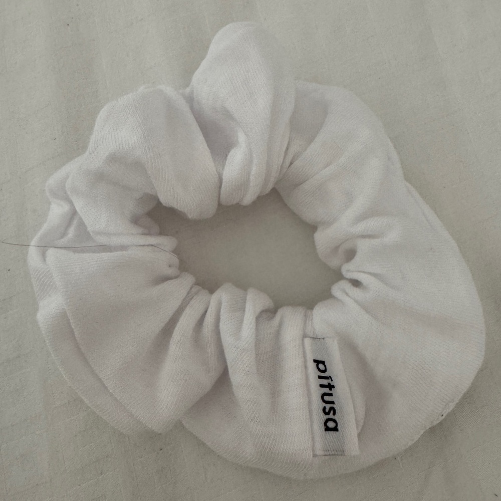 PITUSA WHITE SCRUNCHIE NWOT